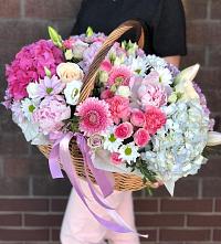Цветочная композиция из Розы, Хризантемы, Пионы и Лизиантусы в корзине в Вязноватовке