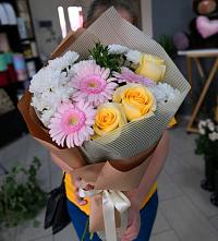 Букет цветов из:  Герберы, Розы и Хризантемы в Вязноватовке