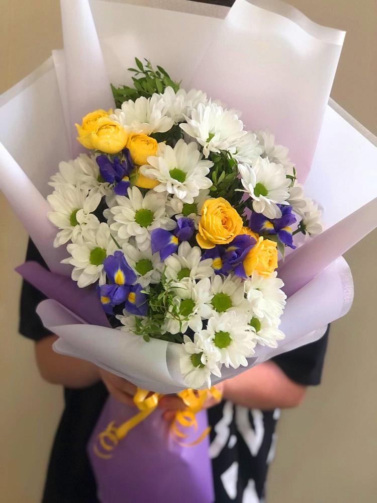 Букет цветов из: Ирисы, Хризантемы и Розы в Вязноватовке