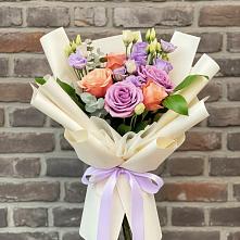 Букет цветов из:  Лизиантусы и Розы в Вязноватовке