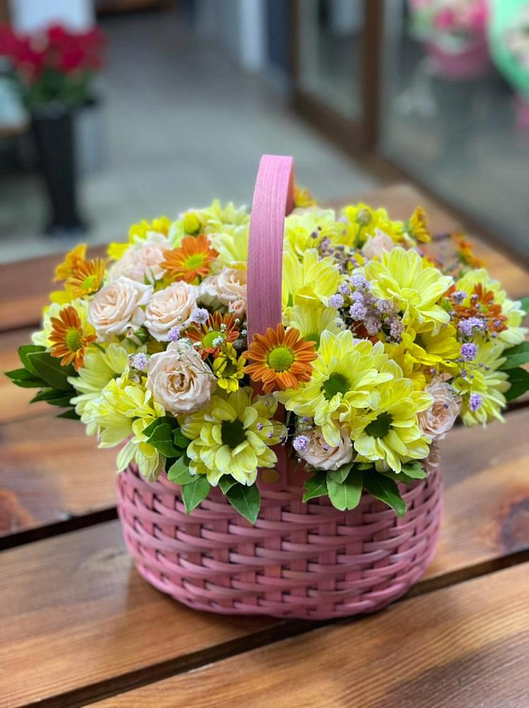 Цветочная композиция из Хризантемы и Розы в корзине в Вязноватовке