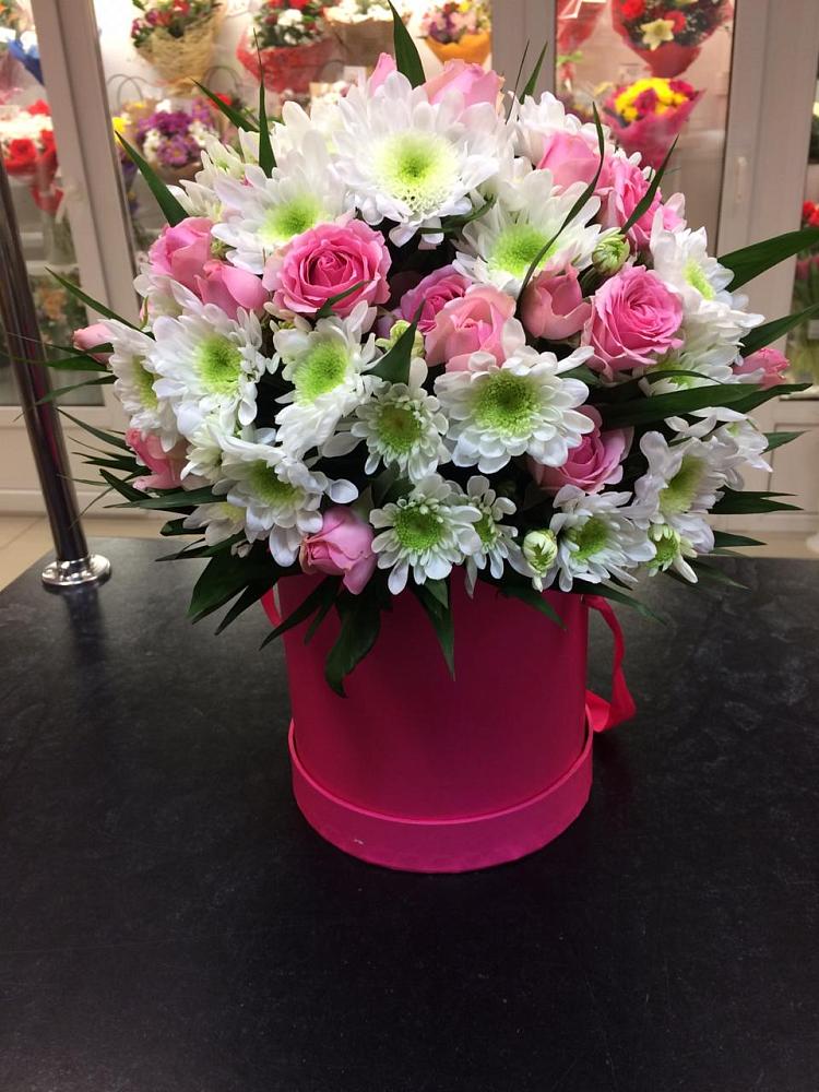 Цветочная композиция из Розы и Хризантемы в шляпной коробке в Вязноватовке