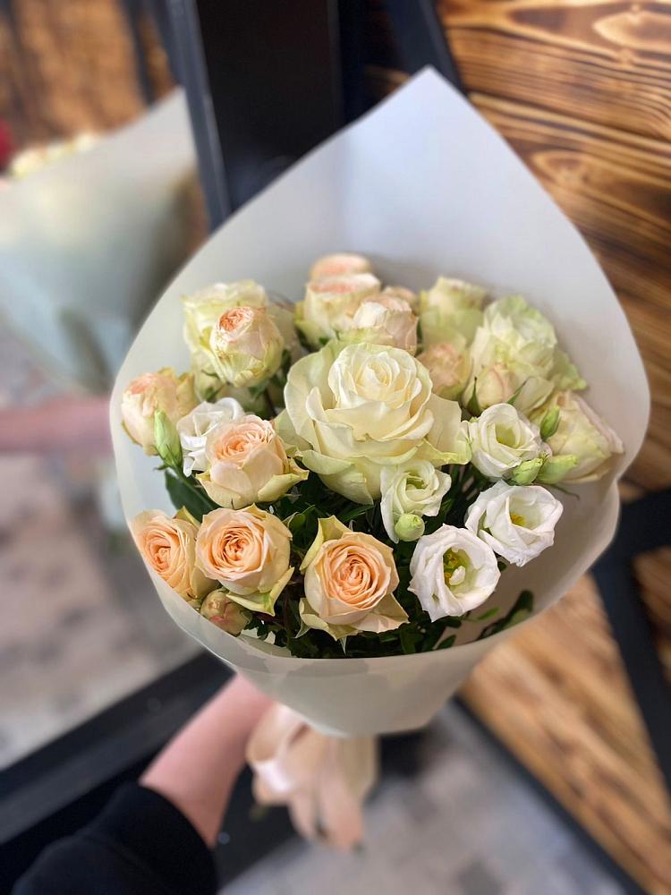 Букет цветов из: Розы и Лизиантусы в Вязноватовке